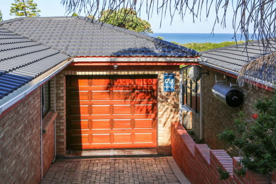 3 Bedroom Property for Sale in Wavecrest Eastern Cape